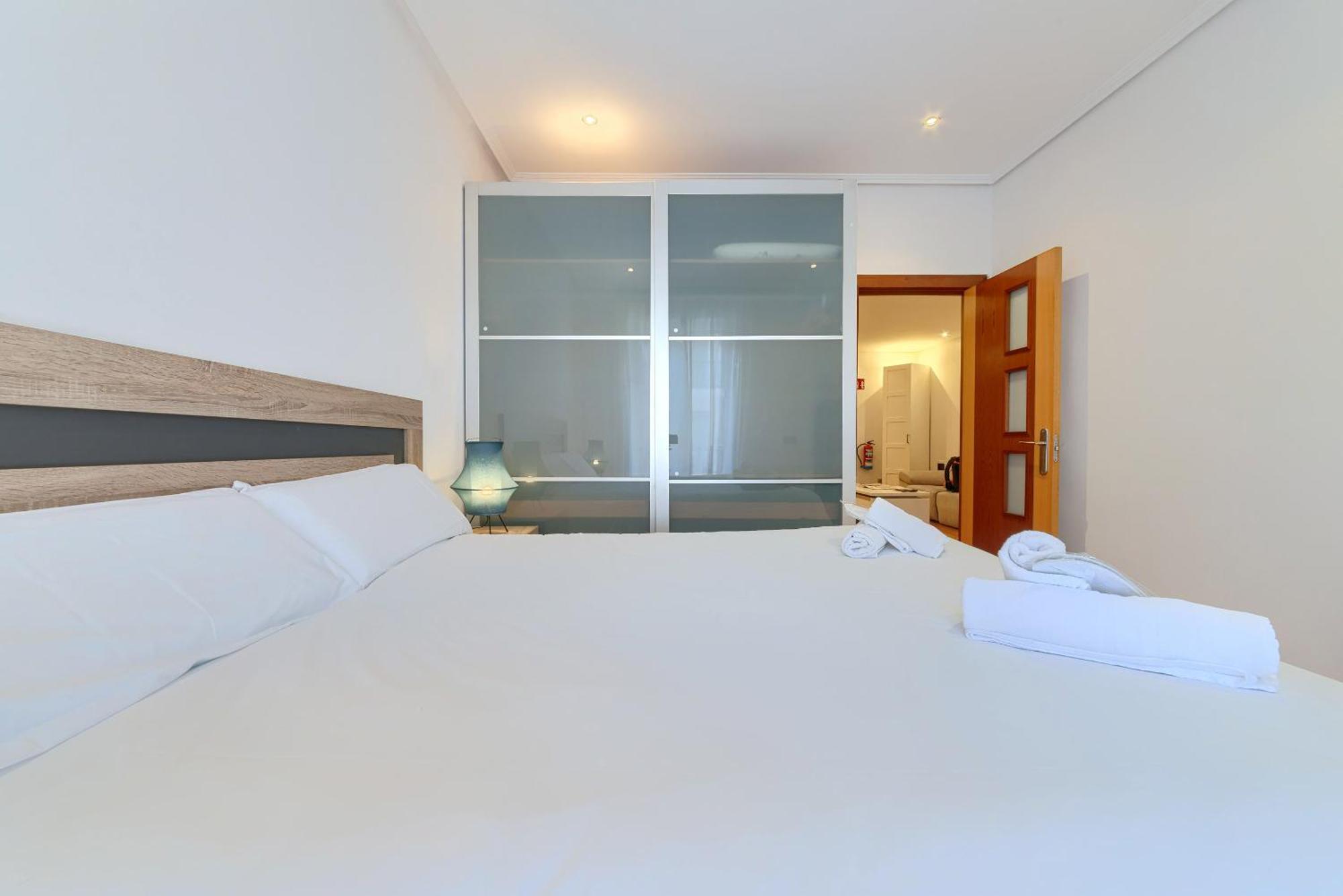 Apartamento Ayuntamiento Cerca Del Casco Viejo & Parking Bilbao Exterior foto