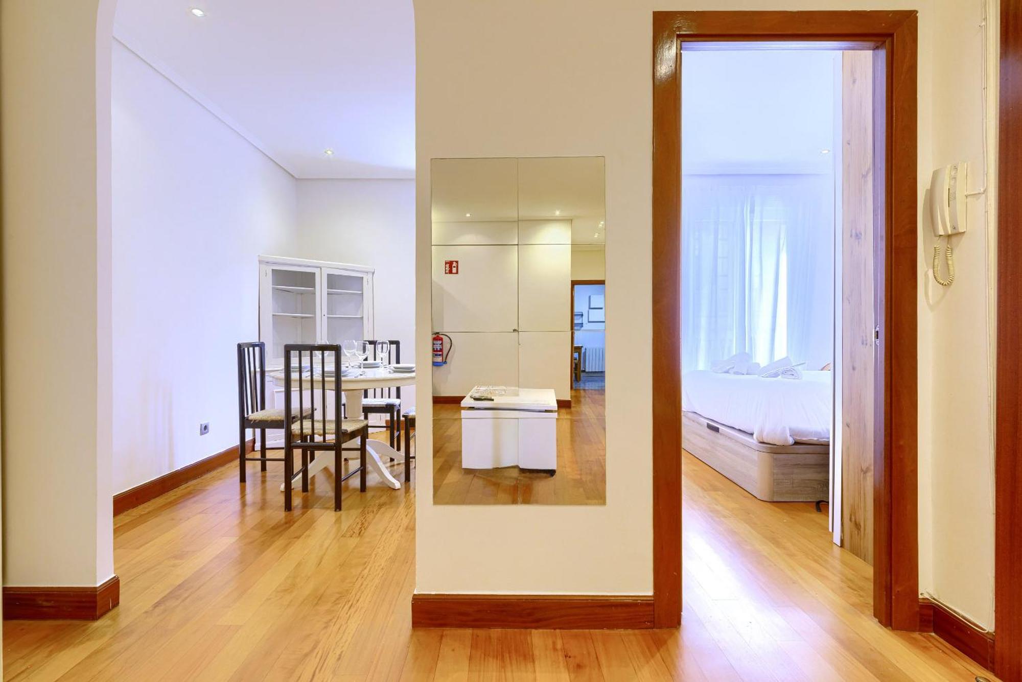 Apartamento Ayuntamiento Cerca Del Casco Viejo & Parking Bilbao Exterior foto