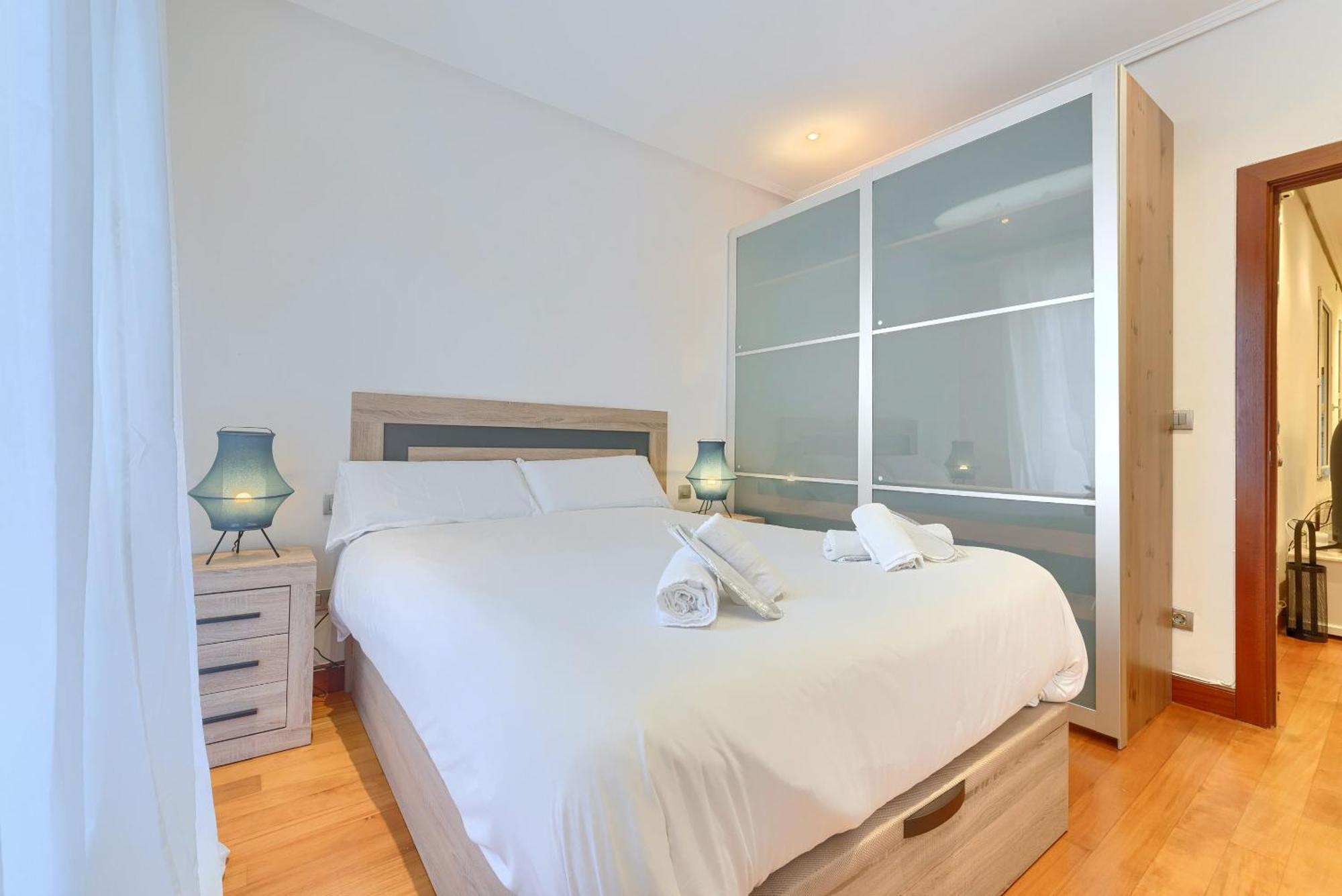 Apartamento Ayuntamiento Cerca Del Casco Viejo & Parking Bilbao Exterior foto